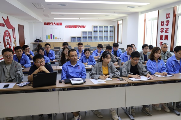 “頃芯”聚能+勇攀高峰——西安分公司2023年度迎新培訓活動圓滿結束3_1.JPG